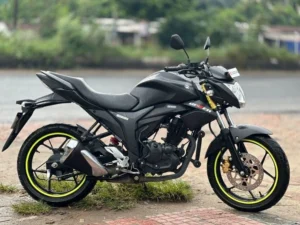 Gixxer Monotone Black